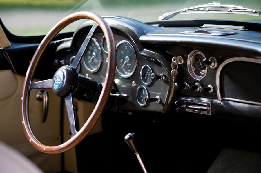 Панель приборов Aston Martin DB4 GT (0104/L) 1960 года  (фото 16 из 40)
